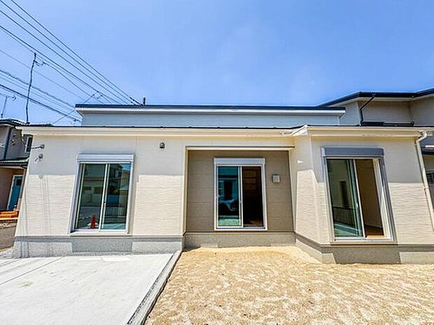 【【庭】】趣味を楽しむ場であり、家族団らんの場にもなる専用庭。ガーデニングや家庭菜園、プールや遊具を置いて子供の遊び場、テーブルやイスを設置し憩いのスペースなどメリットはたくさんあります。

