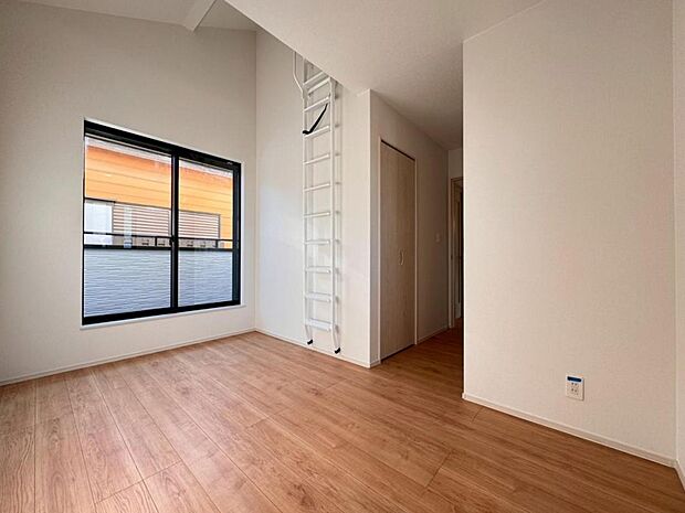 全室ゆとりある設計。お子様が大きくなっても手狭になることなくのびのびと生活頂けます。一人一人の個性溢れるお部屋創りを楽しんで頂けます。