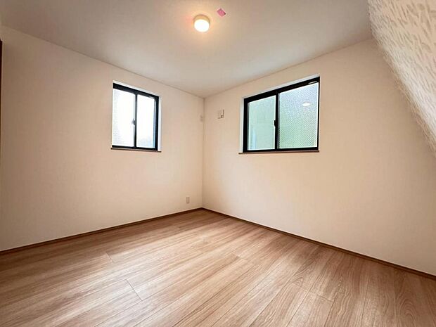 全室ゆとりある設計。お子様が大きくなっても手狭になることなくのびのびと生活頂けます。一人一人の個性溢れるお部屋創りを楽しんで頂けます。