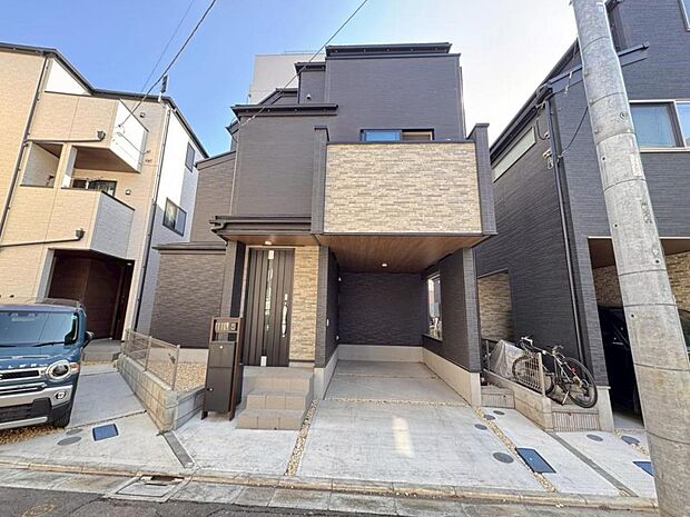 【外観】木造3階建て設計、4LDK+カースペース。暮らしを豊かにサポートする仕様設備や広々としたキッチンなど魅力が詰まったお住まいです。