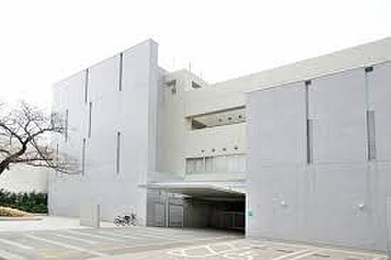 杉並区立井草中学校(約781m)