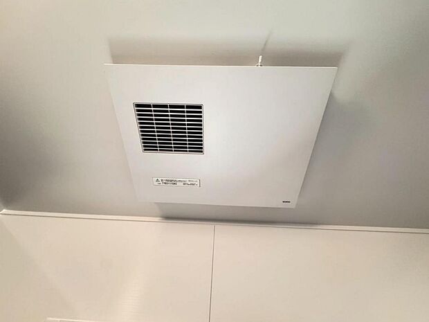 【浴室換気乾燥機】「浴室換気乾燥機」は梅雨の季節や春先の花粉の季節、最近ではPM2.5や黄砂の飛来対策としても外干しせずに室内で乾燥できるため、とても便利です。