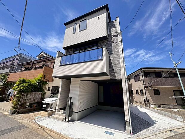 【外観】木造3階建て設計、3LDK+カースペース。暮らしを豊かにサポートする仕様設備や広々としたキッチンなど魅力が詰まったお住まいです。