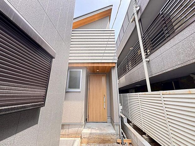 【外観】木造2階建て設計、3LDK+カースペース。暮らしを豊かにサポートする仕様設備や広々としたキッチンなど魅力が詰まったお住まいです。
