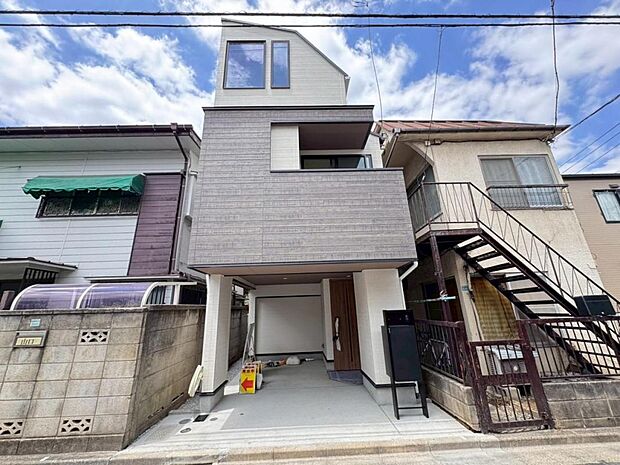 【外観】木造3階建て設計、4LDK+カースペース。暮らしを豊かにサポートする仕様設備や広々としたキッチンなど魅力が詰まったお住まいです。