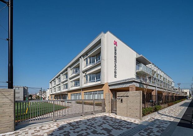 北区立西が丘小学校(約367m)