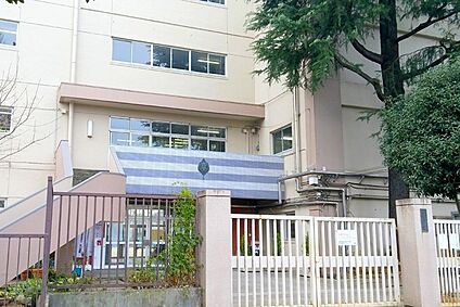 杉並区立西宮中学校 809m