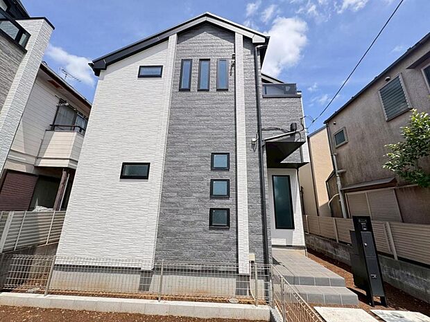 【外観】木造２階建て設計、４ＬＤＫ＋カースペース2台（※車種による）。暮らしを豊かにサポートする仕様設備や広々としたキッチンなど魅力が詰まったお住まいです。