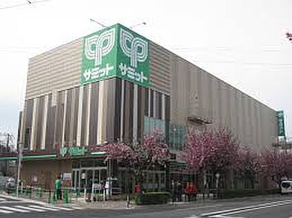 サミットストア 東長崎店 182m