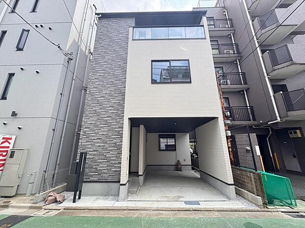 【外観】木造3階建て設計、4LDK+ルーフバルコニー+カースペース。暮らしを豊かにサポートする仕様設備や広々としたキッチンなど魅力が詰まったお住まいです。
