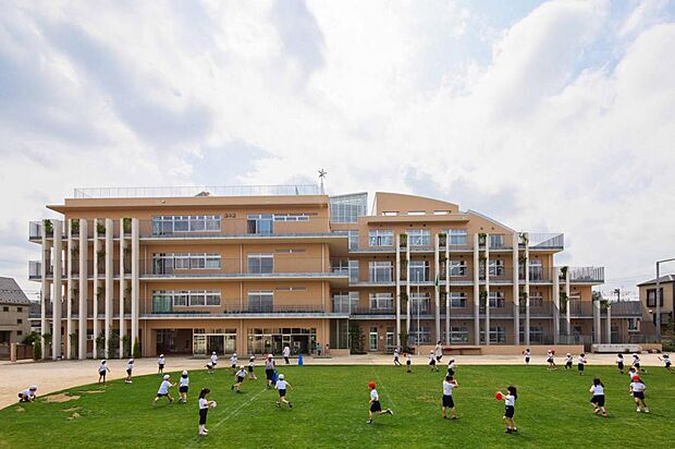 杉並区立天沼小学校(約317m)