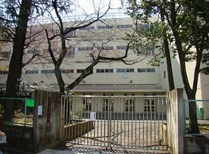 杉並区立天沼中学校 625m