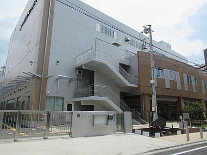 杉並区立桃井第二小学校 684m