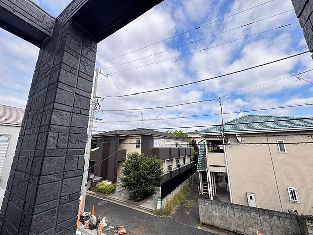 【眺望】圧迫感がなく、見晴らしや陽当りも良好です。閑静で落ち着いた街並みは心に安らぎとゆとりを叶えてくれます。