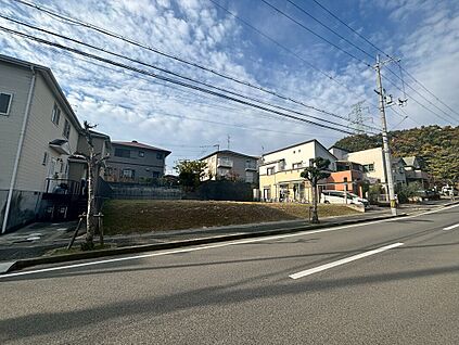 現地外観（前面道路）