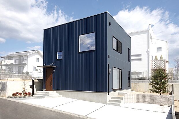 【ZERO-CUBE 参考外観】シンプルで洗練されたデザインのZERO-CUBE。自由度の高いプランで理想の住まいを実現できます。
※掲載写真は参考プランのイメージです。