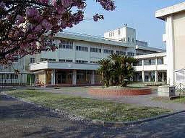 斑鳩町立斑鳩西小学校(約1,400m)