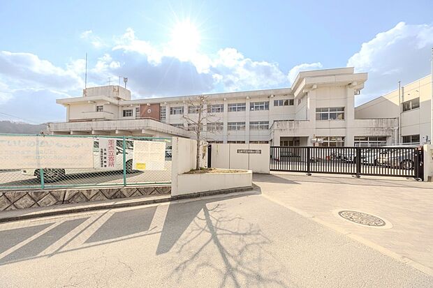 生駒市壱分小学校（約810m）