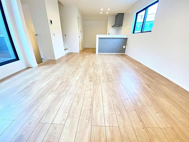 ≪Living room≫
採光良好なリビングは、ご家族の憩いの空間。居心地の良い快適な安らぎの場所にもなりそうです。
さまざまな設備や間取り、住み心地を現地で確認しよう!