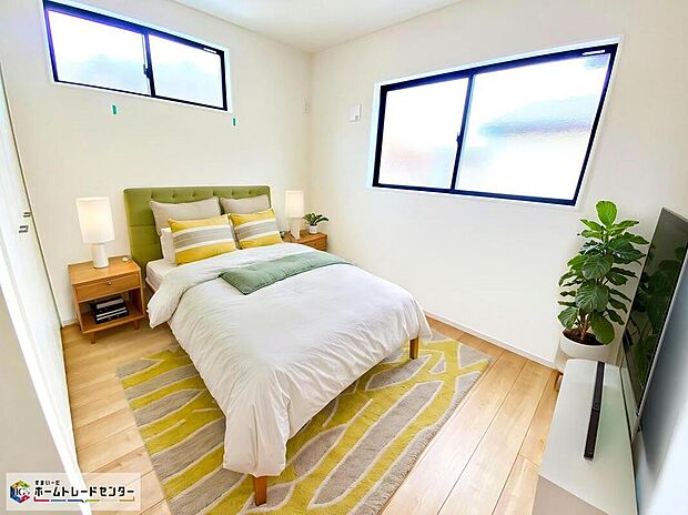 ≪Room≫
明るめのフローリングですので、壁紙ともマッチし、お部屋を更に広く見せてくれる効果も!
※家具をCGで加工しています。家具付き販売ではございません。