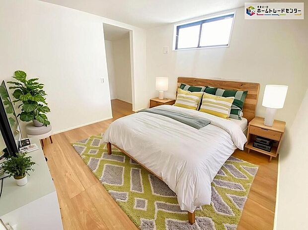 ≪Room≫
明るめのフローリングですので、壁紙ともマッチし、お部屋を更に広く見せてくれる効果も。
※家具をCGで加工しています。家具付き販売ではございません。
