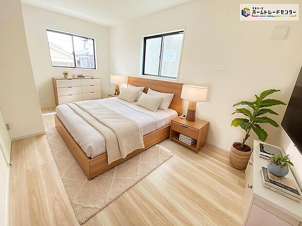 ≪Room≫
開放的な空間に陽の光がたっぷり降り注ぎ、おうちに帰るのが楽しくなるようなお住まいです☆
※家具をCGで加工しています。家具付き販売ではございません。