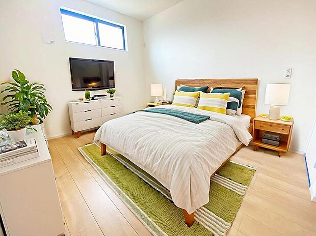 ≪Room≫
窓から光が差し込む室内!日の光で照らされた明るいお部屋は、いつでも居心地のいいリラックスできる空間をお届けします♪※家具をCGで加工しています。家具付き販売ではございません。