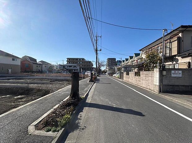 【前面道路含む現地写真】≪都営新宿線「瑞江」歩16分で通勤通学にも嬉しいですね♪≫
