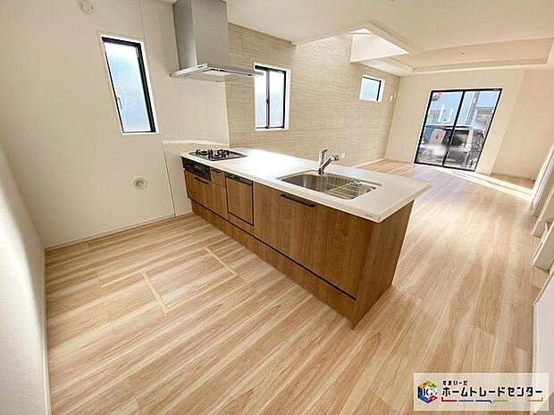 【キッチン】オープンスタイルキッチンは明るく広く使いやすいです!快適なキッチンで、毎日のお料理も楽しくなっちゃいます♪