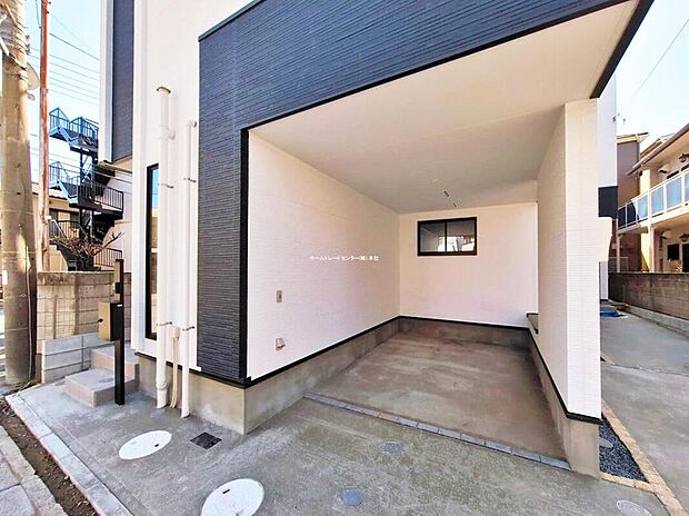 【駐車場】≪1号棟ビルトインガレージ≫
ビルトインガレージの車庫は雨からお気に入りのお車を守ってくれます♪