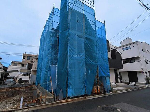【 現地外観写真】≪見学予約ができます!≫
一戸建ての大きなメリットは、「自分の土地」を自由に使えること。好きなペットが飼えるほか、車やバイクの手入れなど様々な趣味を楽しめます♪
