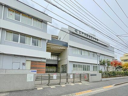 江戸川区立松江小学校 700m(徒歩9分)