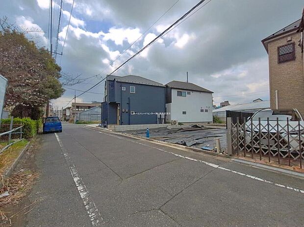 【前面道路含む現地写真】≪見学予約ができます！≫
南からの陽光たっぷり降りそそぐ明るいお住まいです。どのお部屋も、採光良好な風通しの良い快適な空間となっております。