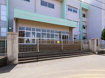 八潮市立八條小学校 500m(徒歩6分)