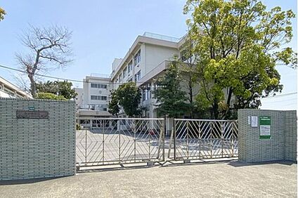 江戸川区立篠崎第二中学校 750m (徒歩10分)