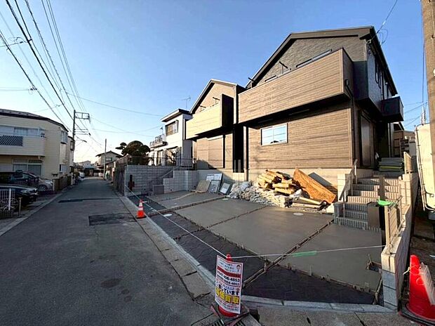 美しい緑と良好な住環境が守られてきたこの街に、新築戸建てが誕生致しました。穏やかな空気の流れる落ち着いた住環境です。ぜひ、現地へ足をお運びいただき実際の環境・陽当たりをご確認下さいませ♪
