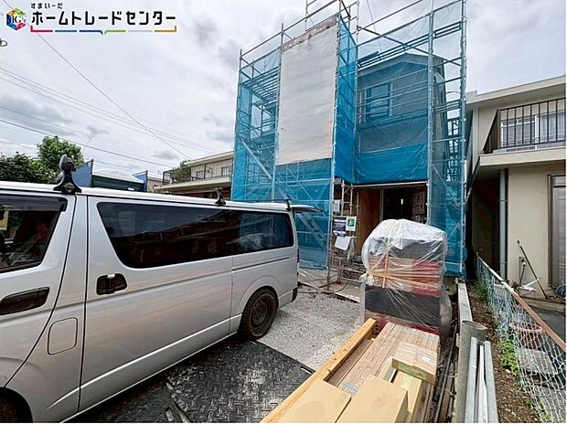 【現地外観写真】閑静な住宅地で子育て家族にピッタリ。毎日のお散歩も快適な緑に恵まれたエリアで、自然に包まれた穏やかな暮らしを実現するための、ゆとりある住環境が整っています。緑の潤いを感じながらホッと生活できそう。