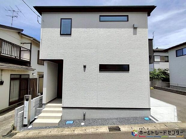 【現地外観写真】閑静な住宅地で子育て家族にピッタリ。毎日のお散歩も快適な緑に恵まれたエリアで、自然に包まれた穏やかな暮らしを実現するための、ゆとりある住環境が整っています。緑の潤いを感じながらホッと生活できそう。