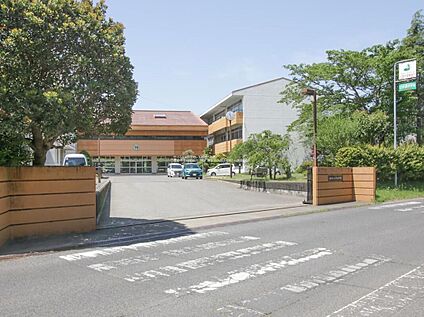 佐倉市立臼井西中学校 450ｍ(徒歩6分)