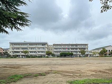 富里市立日吉台小学校 600m (徒歩8分)