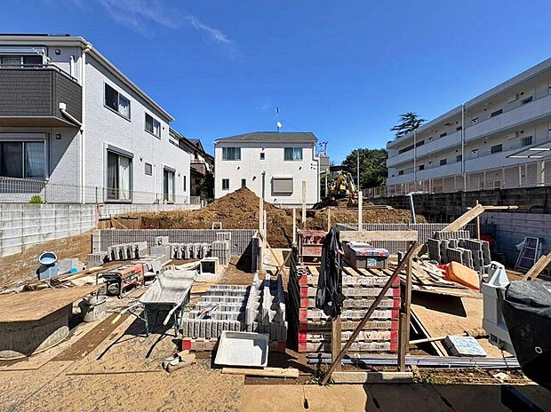 【前面道路含む現地写真】※現地(2026年9月)撮影
【当物件につきましては、営業スタッフがご案内いたします♪】休日、お仕事帰りなど、ご都合に合わせていつでもご案内いたします♪周辺環境と併せて、実際に現地をご確認ください♪