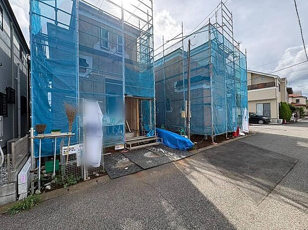 【現地外観写真】閑静な住宅地で子育て家族にピッタリ。毎日のお散歩も快適な緑に恵まれたエリアで、自然に包まれた穏やかな暮らしを実現するための、ゆとりある住環境が整っています。