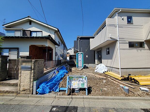 前面道路含む現地写真です