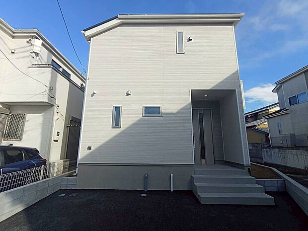 前面道路含む現地写真です