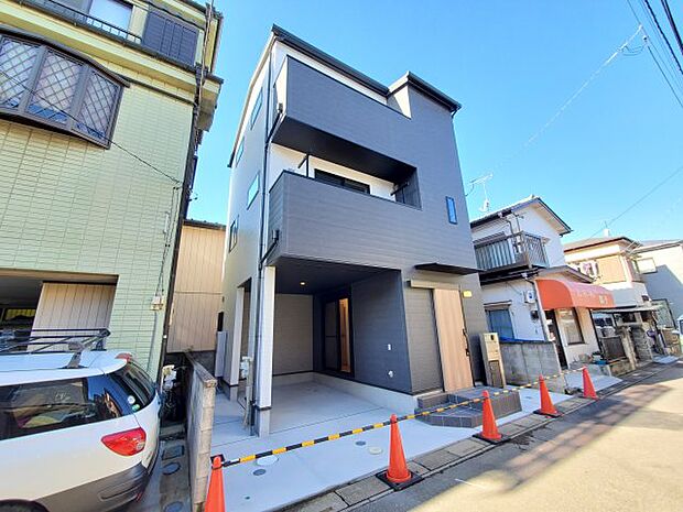 前面道路含む現地写真です