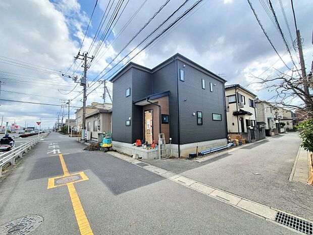 前面道路含む現地写真です