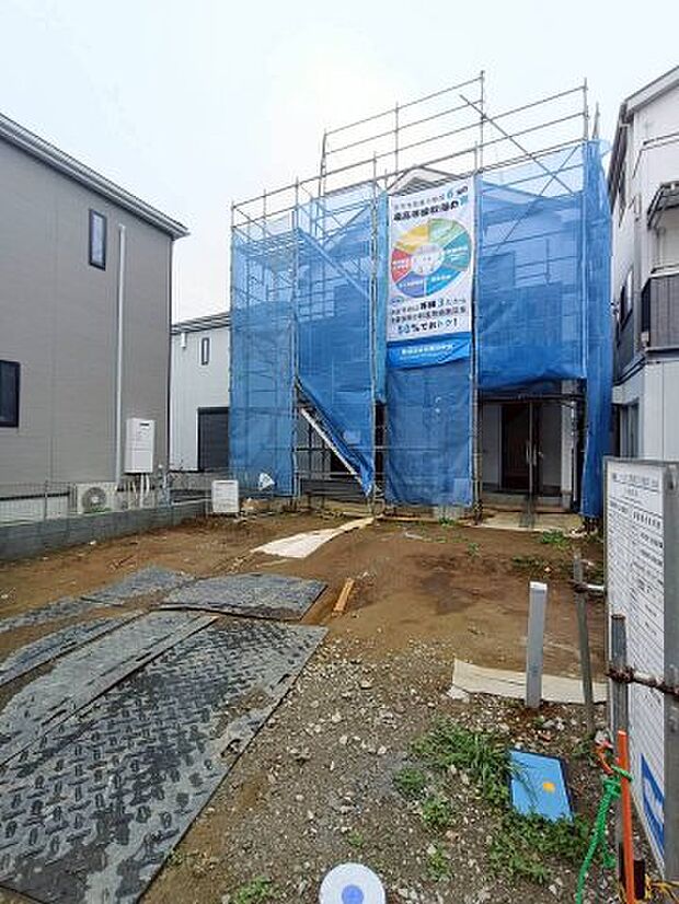 前面道路含む現地写真です