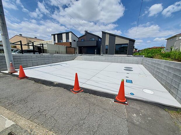前面道路含む現地写真です