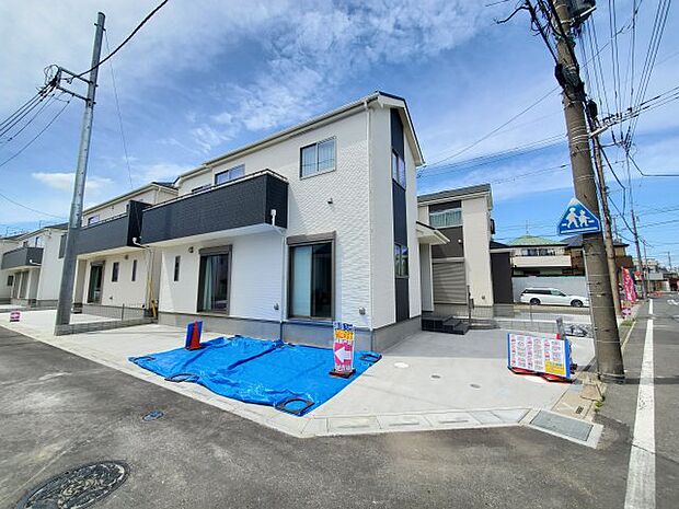 前面道路含む現地写真です