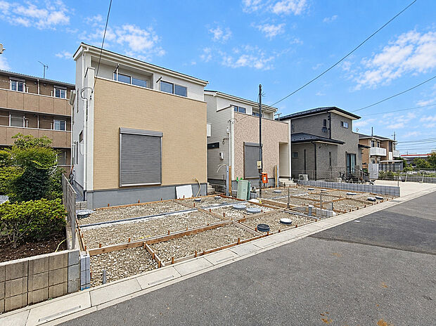 完成が楽しみな新築戸建。建築中だからこそ工事の進捗を確認でき、完成後の暮らしをイメージしながらご検討いただけます。